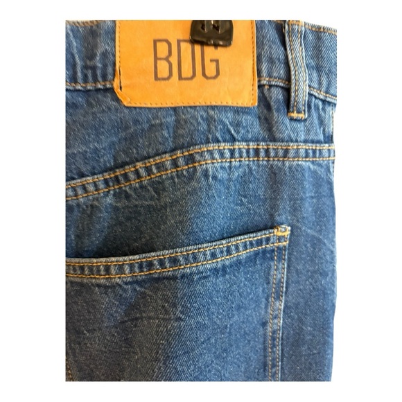 BDG Relaxed Fit Medium Wash Blue Denim Jeans. SIZE 29” - Picture 5 of 8